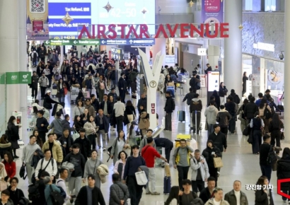 [포토] 여행객들로 붐비는 인천공항 면세구역