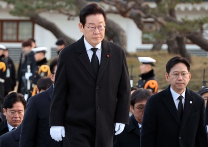 李대통령, 새해 현충원 참배…"함께 사는 세상, 대도약 원년"