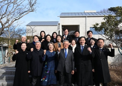 文 예방한 조국 "지선 압승 필요…李정부 성공 위한 레드팀 역할"