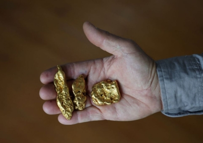 범죄로 얼룩진 골드러시…"금 생산국, 직접 매입 확대"