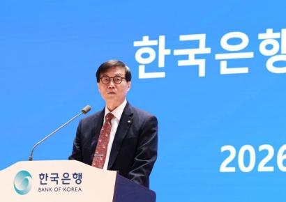 이창용 "'큰손'된 국민연금, 틀 다시 짜야…고환율 드라이브하는 건 '내국인 기대'"(종합)