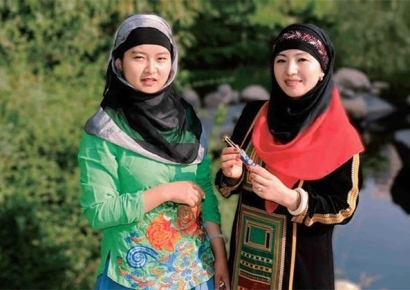 "딸 잘못 키웠다"며 신부 아버지 채찍질, '이 부족'의 전통 결혼식