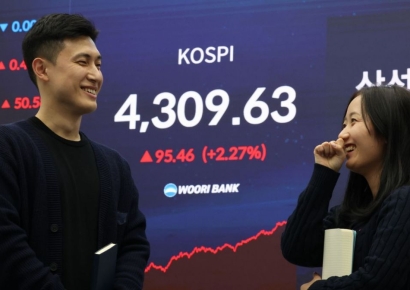 [마켓 ING]4300 뚫은 코스피, 반도체 타고 상승 지속 전망