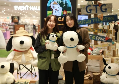 [포토]롯데백화점 광주점 ‘렛츠캠프’ 캐릭터 팝업스토어 진행