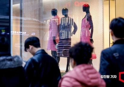 이젠 부자들마저 "못 버틴다" 한달만에 '급반전'…환율·자산 불안에 퍼진 '경기 비관'