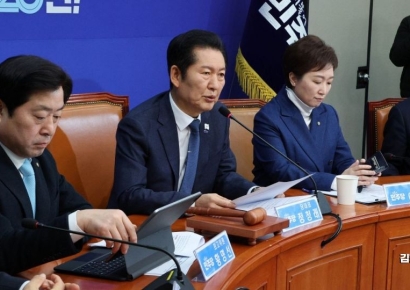 [포토] 정청래 "통일교 특검서 신천지 빼자는 국힘…꼭 포함시켜야"