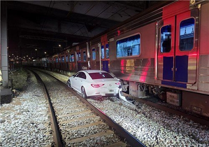 철로에 빠진 것도 몰라…열차 충돌 만취 20대 입건