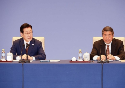 李대통령, 시진핑 주석과 정상회담 시작…경제협력·한반도 평화 논의 관심