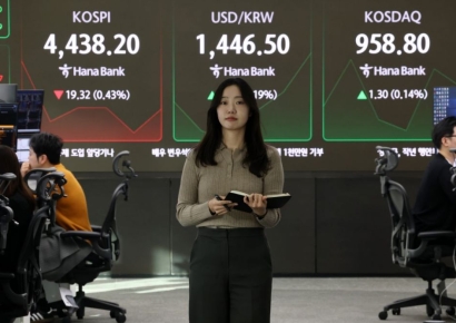 코스피, 반도체 차익 실현에 하락 출발…코스닥은 보합