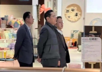 "삼성 이재용 실물로 봤다"…쇼핑몰 목격담에 중국이 '들썩'