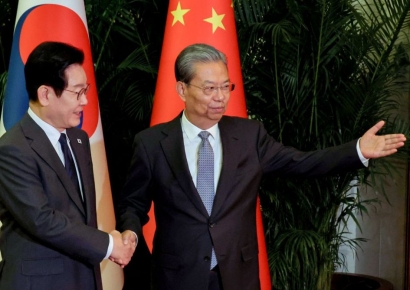 李대통령, 中 전인대 상무위원장 접견…"전인대 역할 중요, 지지·성원 부탁"