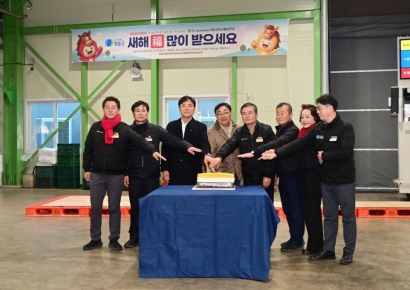 겨울 깨운 '첫 종소리'… 올해 청송군 농산물산지공판장 초매식 개최
