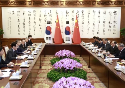 이 대통령, '中 서열 2위' 리창 접견…"한중 관계 획기적 발전"