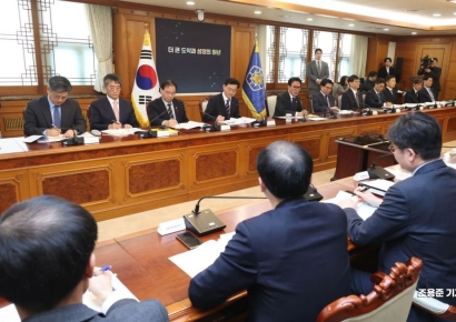 [포토] 총리실 업무보고 주재한 김민석 총리