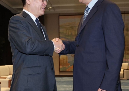 상하이市 찾은 李대통령 "韓中 껄끄러운 부분 정리하고, 새로운 한중 관계로 발전해야"