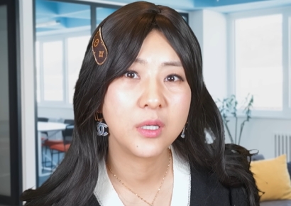강유미 '중년남미새' 영상 여혐 논란 확산…여학생들 "아들 좀 잘 키워"