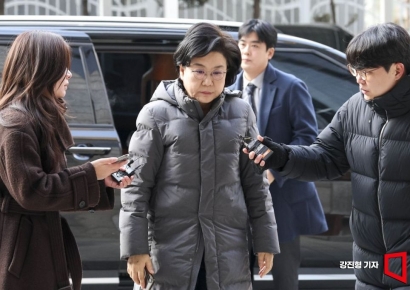 [포토] 취재진 질문 받는 이혜훈 장관 후보자