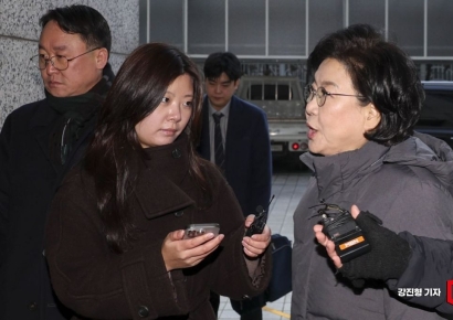 [포토] 취재진 질문에 답하는 이혜훈 기획예산처 장관 후보자