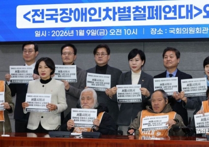 [포토] ‘출근길 시위 중단’ 전장연, 與 서울시장 후보들과 간담회