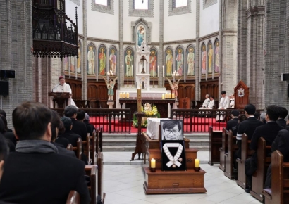 정순택 대주교, 故 안성기 장례미사 주례…"인품으로 기억될 참된 스타"