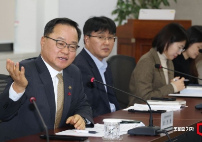 [포토] AI 성평등 정책포럼 발언하는 정구창 차관