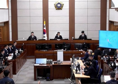 與, 尹 구형 연기에 "조희대 사법부 무능, 사법참사"