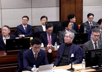 "에너지 있을 때 말하는 게 공평"…'내란 우두머리 尹' 운명의 날 13일로 연기