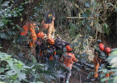 필리핀 세부서 4층 높이 쓰레기 더미 붕괴…2명 사망·36명 실종