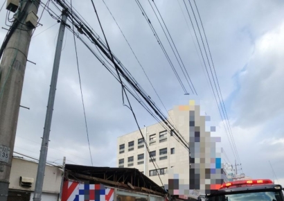 의정부서 강풍에 가로 15m 간판 추락…20대 행인 사망