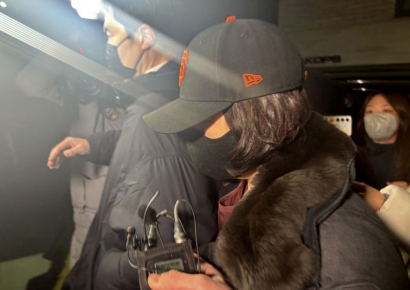'강선우 1억 의혹' 김경, 첫 경찰 조사 후 새벽 귀가