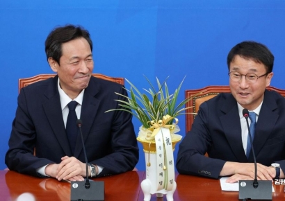 [포토] 우상호 靑 청무수석 접견하는 한병도 원내대표