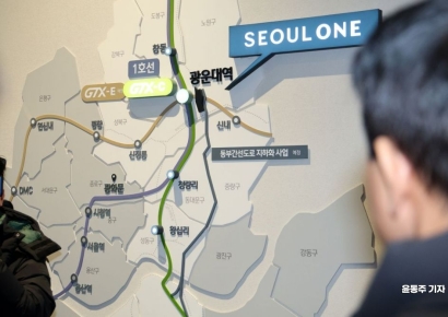 [포토] GTX 노선도 확인하는 오세훈 시장