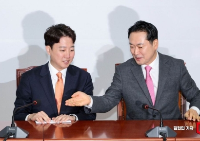 [포토] 통일교-공천헌금 특검 공조 연대 회동하는 장동혁·이준석 대표