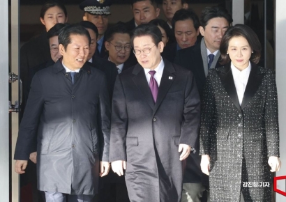 [포토] 사나에 일본 총리와 정상회담 앞둔 이재명 대통령 출국