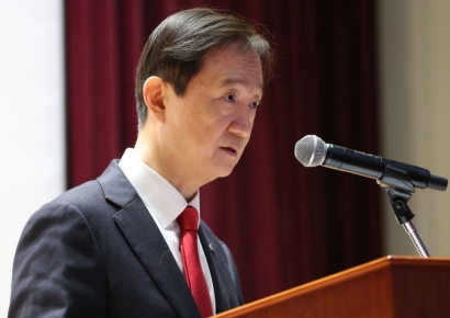 이찬진 금감원장 "외화 금융상품 판매 늘어…과도한 마케팅 자제" 