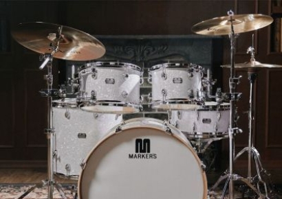 李대통령, 다카이치 총리에 '드럼세트'·'홍삼' 선물…배우자엔 '삼성 갤럭시 워치'