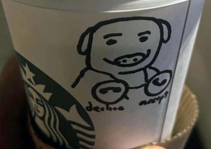 "내가 돼지냐" 스타벅스에 뿔난 손님…논란 커지자 결국 직원 '해고'