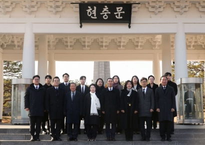 서초구의회, 현충원 참배로 새해 의정 시작