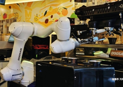 [이미지 다이어리] 월요병 없는 ‘강철’ 알바생