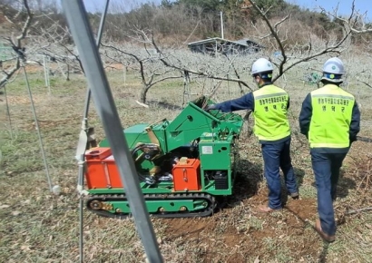 태우지 말고 갈아버리세요… 영덕군, 찾아가는 ‘영농 부산물 파쇄지원단’ 운영