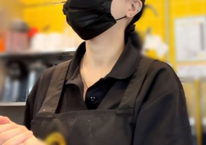 카페 女알바 얼굴 촬영한 중년남, "왜 찍냐" 묻자 황당 답변