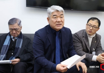 [포토] 남북경협 관련 기자회견하는 김진향 의장