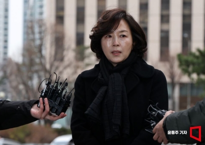 [포토] '1억 의혹' 김경, 경찰 출석