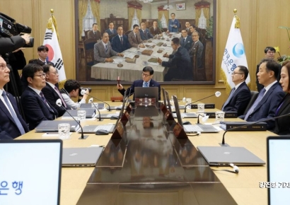 1월 기준금리 왜 '만장일치 동결'했나 보니…"높은 환율·집값 기대심리"