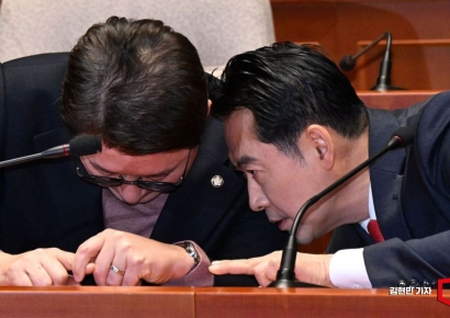 [포토] 대화하는 장동혁-신동욱