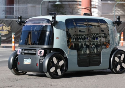 '앞뒤도 없고 운전석도 핸들도 없다'…"4시간 기다려 탔어요" 자율주행 택시 '인기'