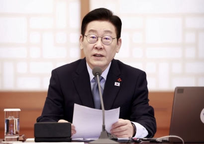 [폴폴뉴스]李대통령 지지율 2%p 하락한 58%…신규 원전건설 찬성 54%