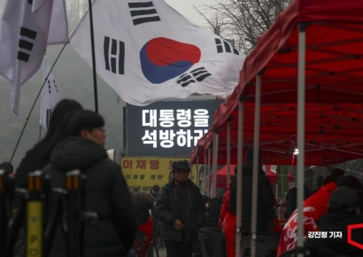 [포토] 윤석열 전 대통령 석방 촉구하는 지지자들