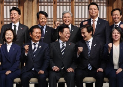 국힘 빠진 지도부 오찬…李대통령 "야당도 외교·안보에는 힘 모아 달라"