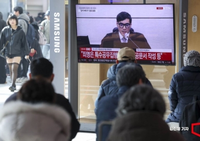 [포토] 윤석열 전 대통령 '체포 방해' 1심 징역 5년